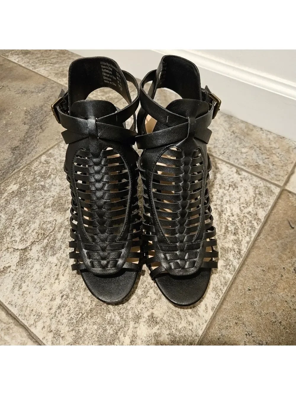 AMERICAN EAGLE BLACK FAUX LEATHER PEEPTOE STRAPPY HIGH BLOCK HEEL SANDALS SIZE 8